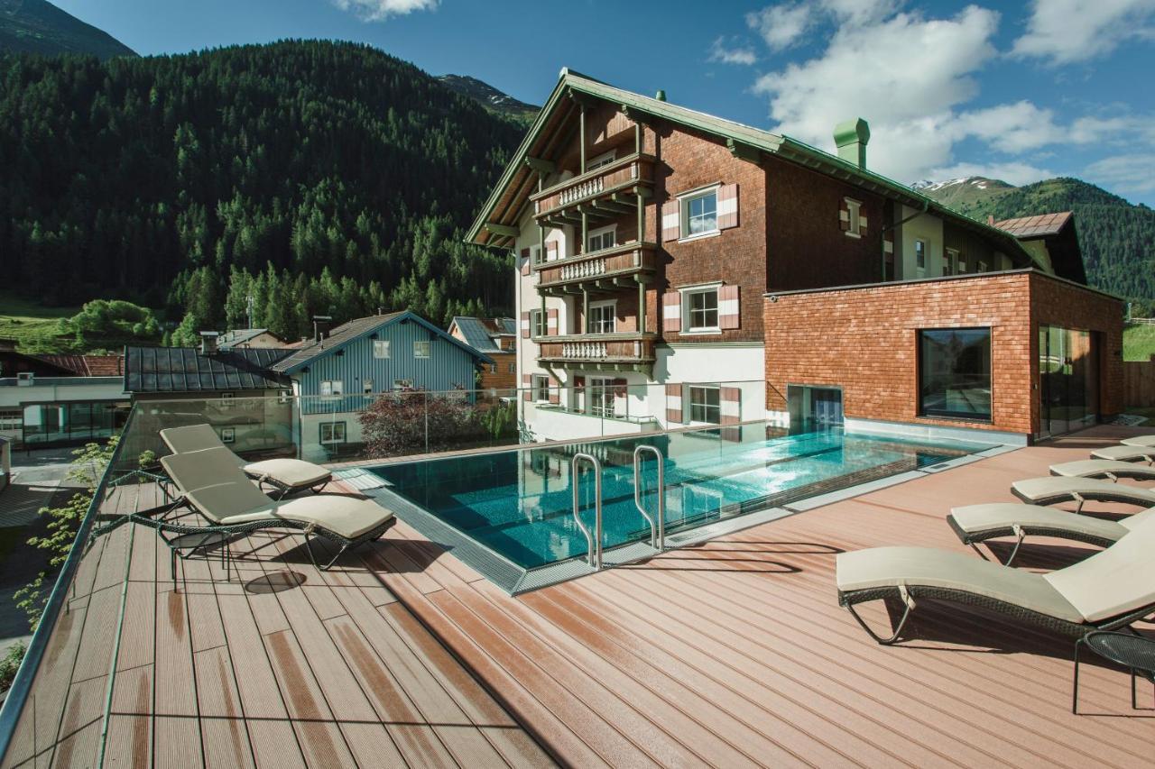 Hotel Schwarzer Adler - Sport & Spa Sankt Anton am Arlberg Esterno foto